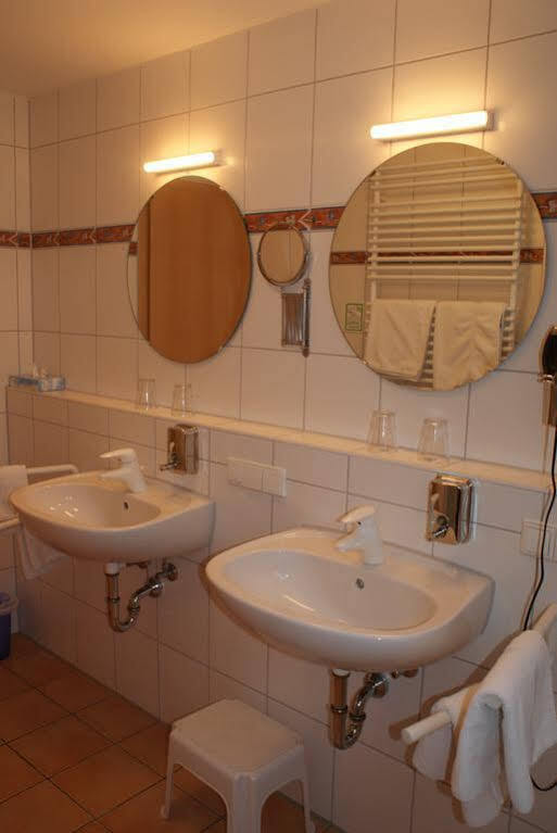 Autenrieder Brauereigasthof Ихенхаузен Екстериор снимка
